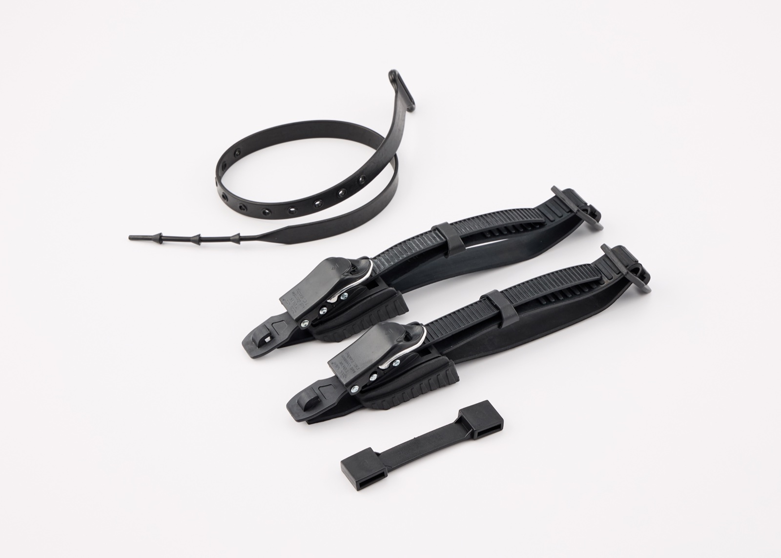MirroMate buckles, straps, and included accessories